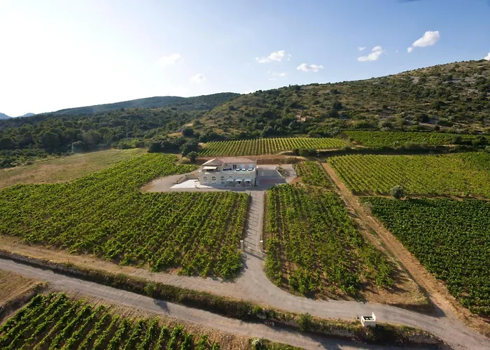 Chateau De Valloubiere