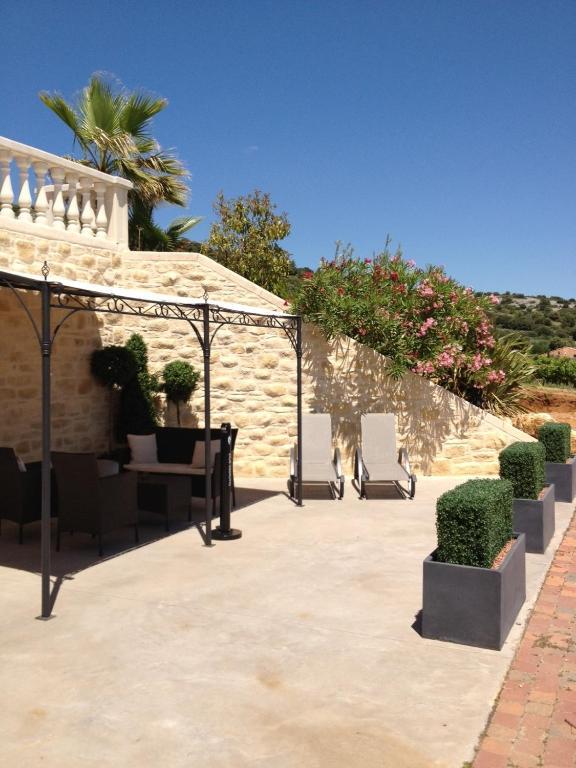 Chateau De Valloubiere Bed & Breakfast 3*