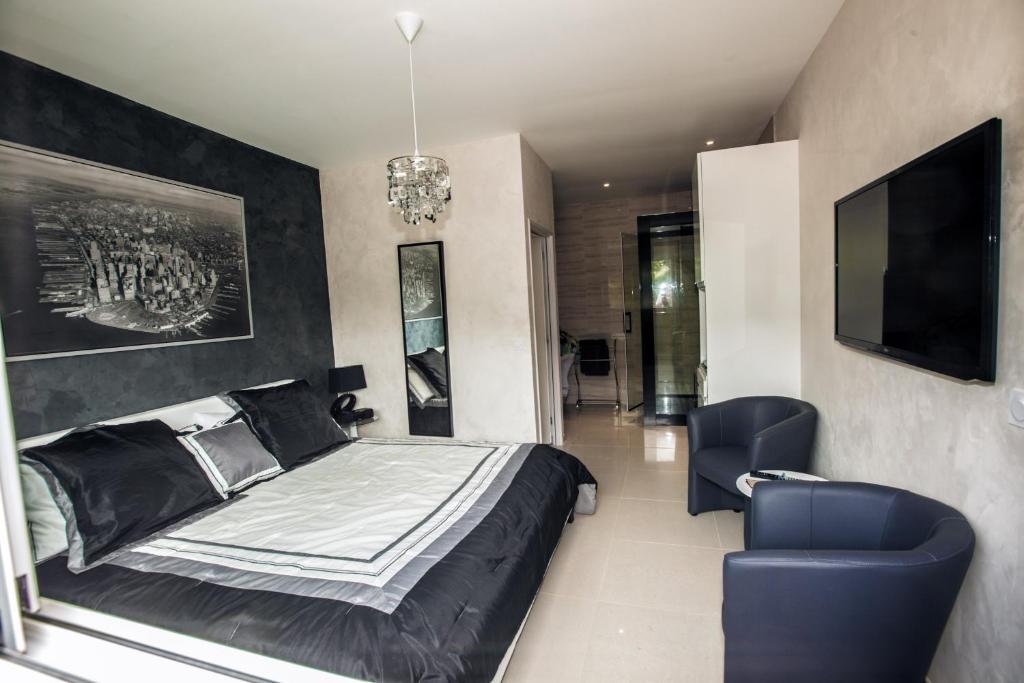 Chateau De Valloubiere Bed & Breakfast Saint-Jean-de-Fos