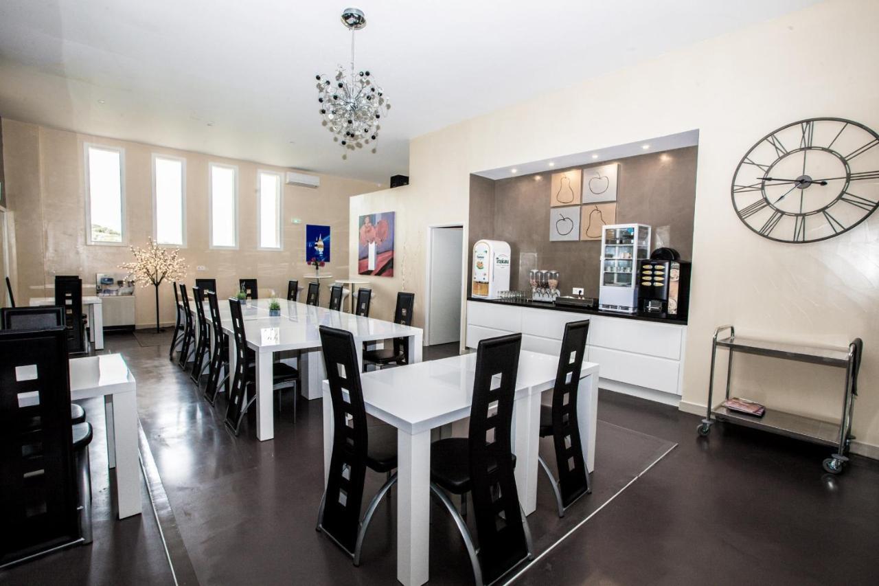 Chateau De Valloubiere Bed & Breakfast 3*